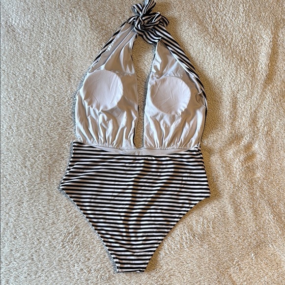 π CUPSHE Black & White Striped Halter Swimsuit β Size XL - Picture 5 of 8